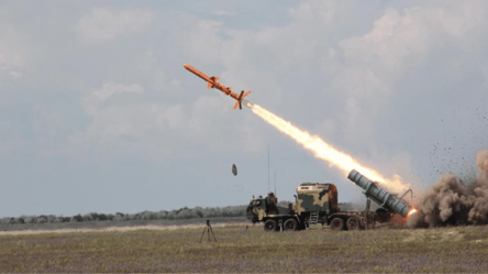 Стало известно, сколько дальнобойных ракет производит Украина в год - 290x166