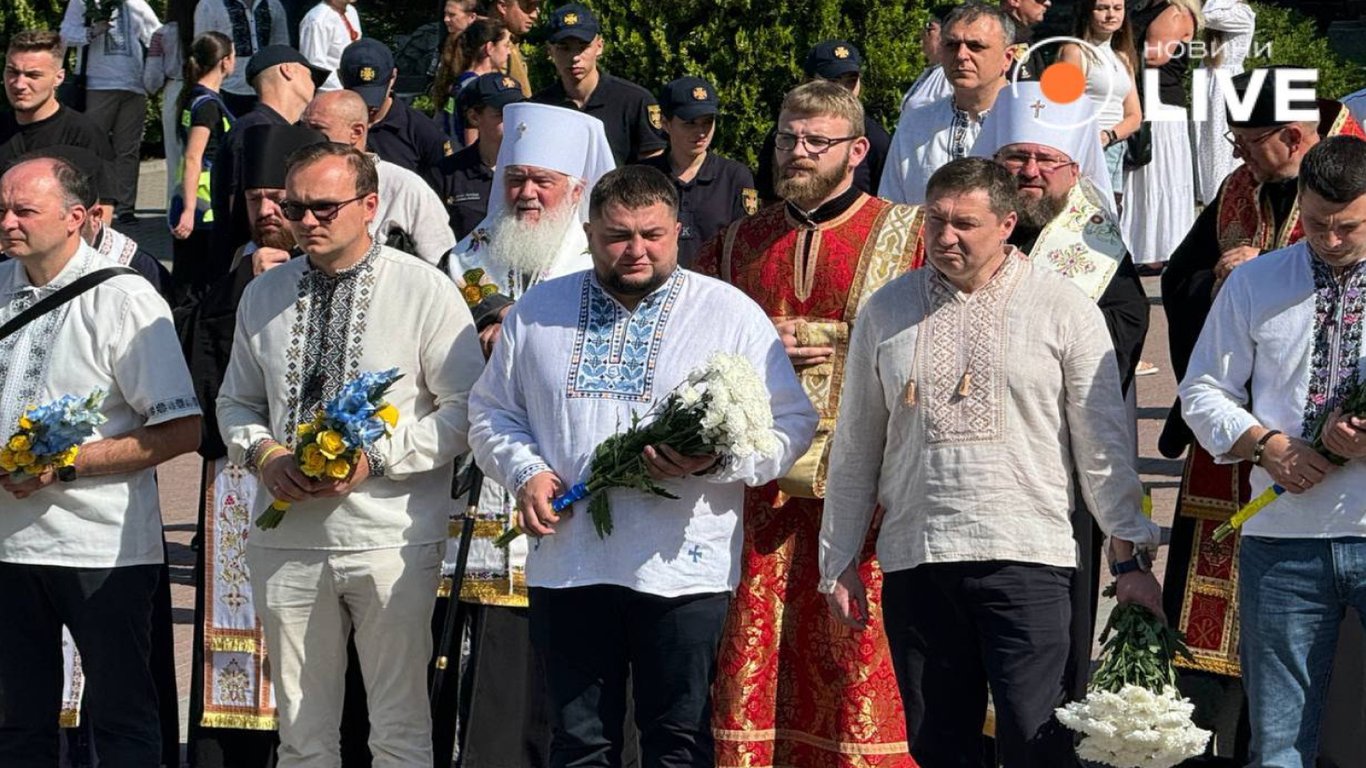 На Марсовому полі у Львові 24 серпня вшанували пам'ять полеглих захисників України