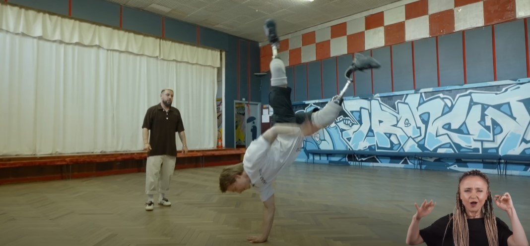 Новий "Холостяк" Олександр Терен підірвав мережу запальними танцями з Монатіком — відео - фото 6