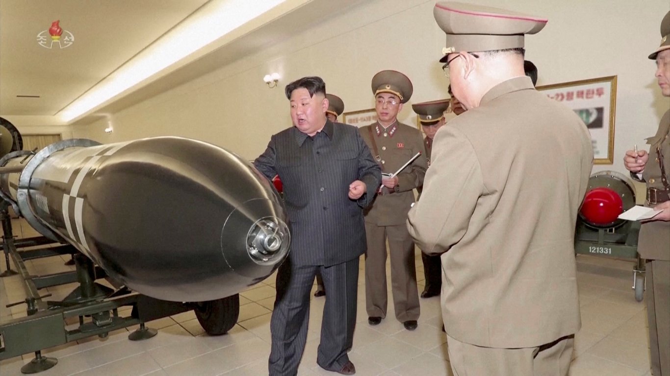 Кім Чен Ин вперше показав свою ядерну зброю: що це означає для світу
