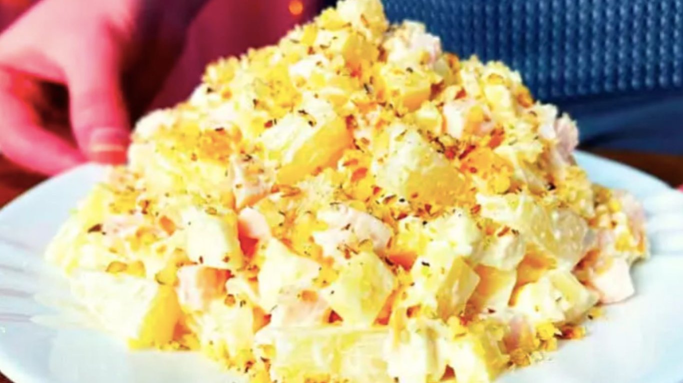 смачний та ситний салат з куркою та ананасами 