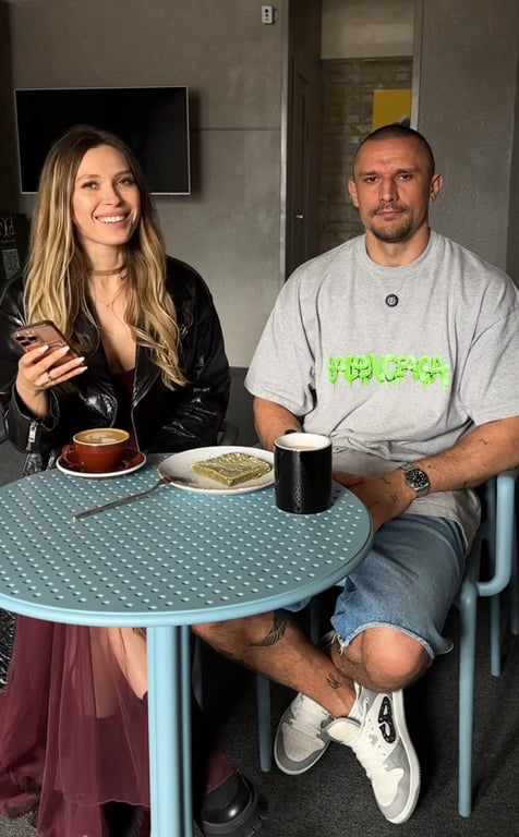 Сірі кросівки Dior підійдуть тим, хто любить елегантність