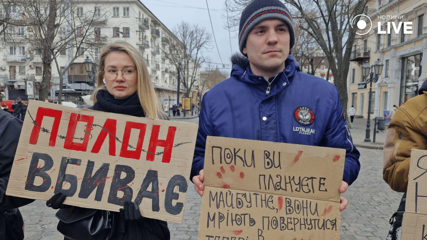 Плен и равнодушие убивают - акция поддержки в центре Одессы - фото 2