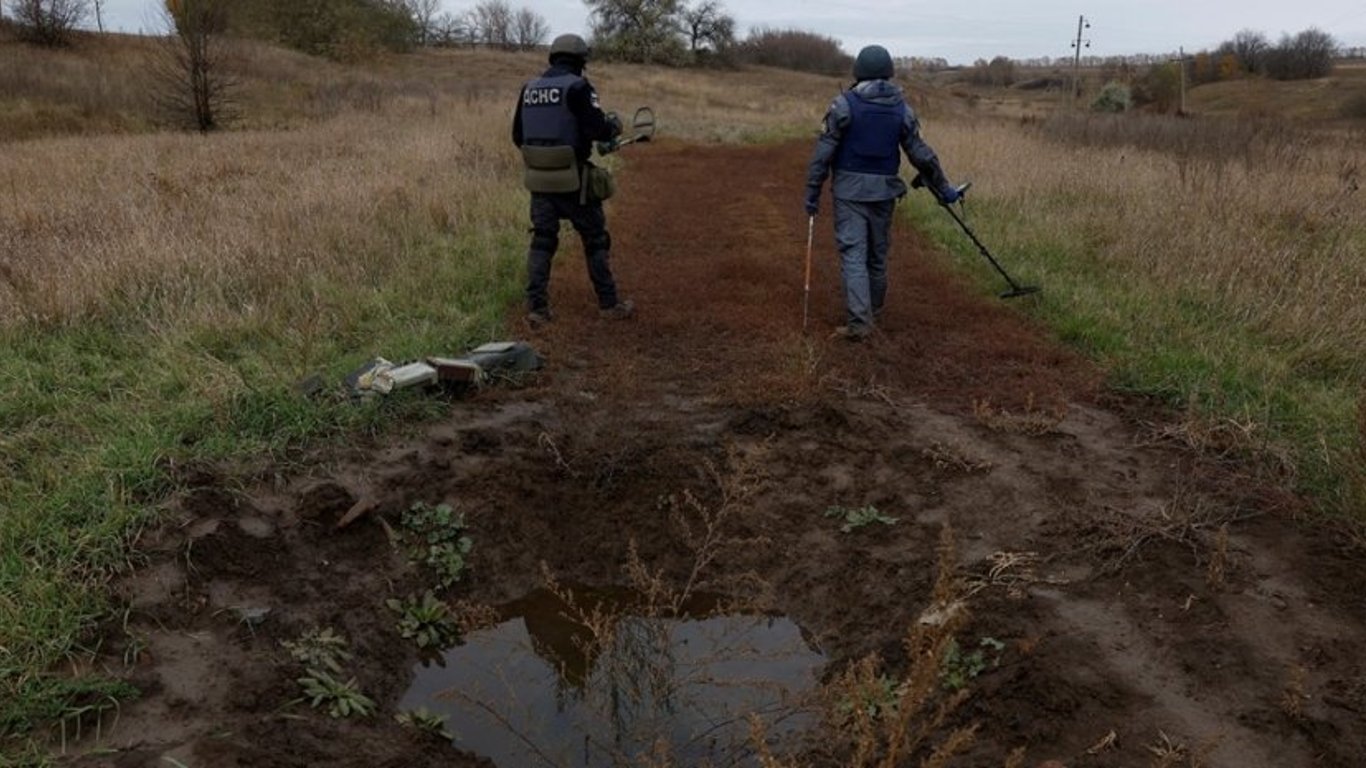 В Николаевской области россияне "нашпиговали" кладбища взрывчаткой