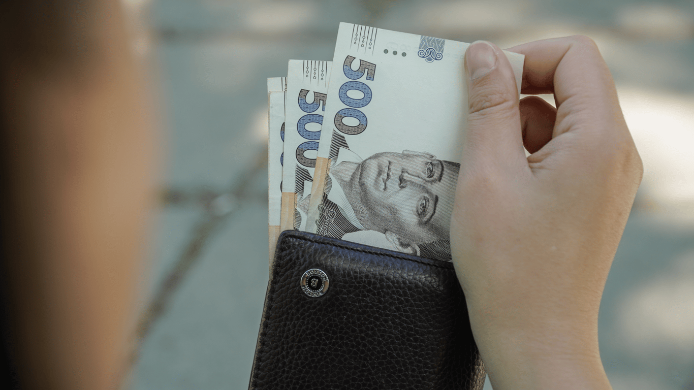 Средняя зарплата-2024 — сколько будут заработать украинцы до конца года