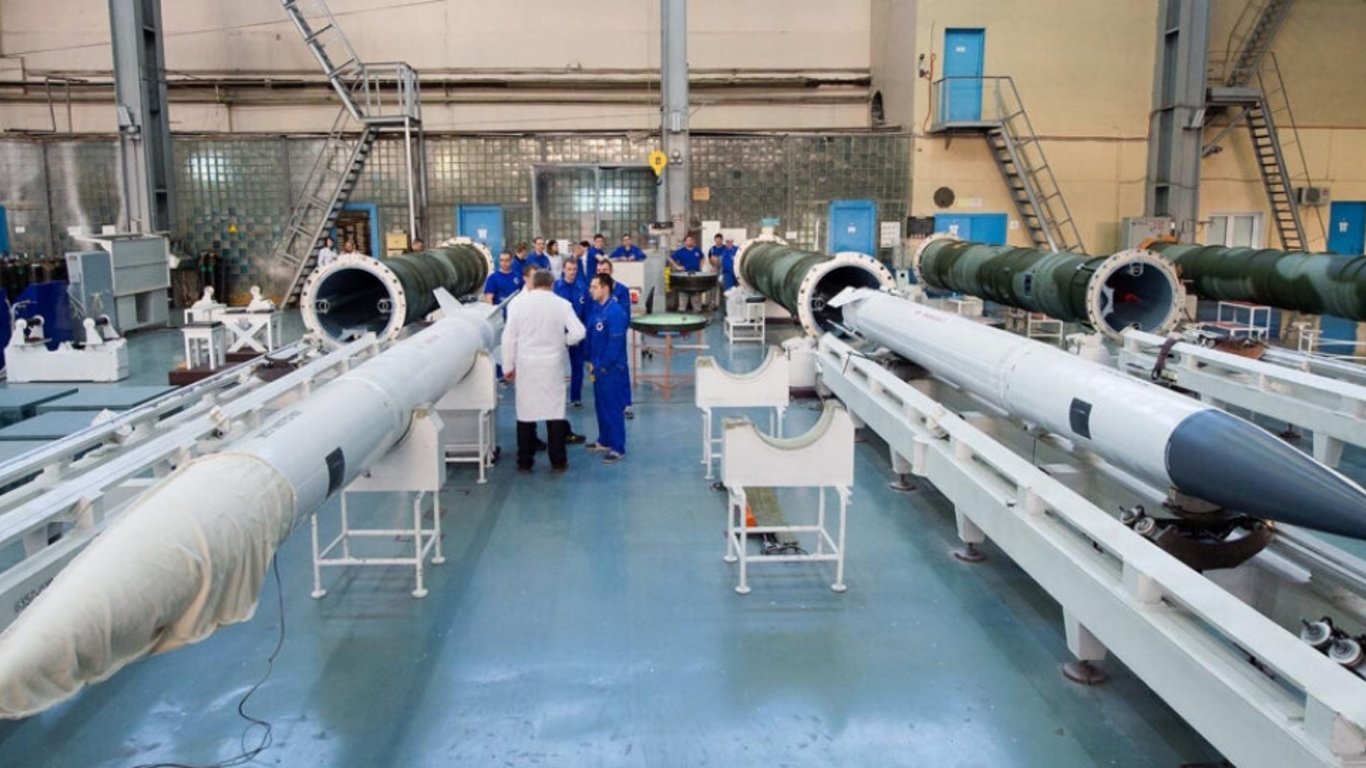 На заводі в Москві, де виготовляють зенітні ракети, сталася пожежа