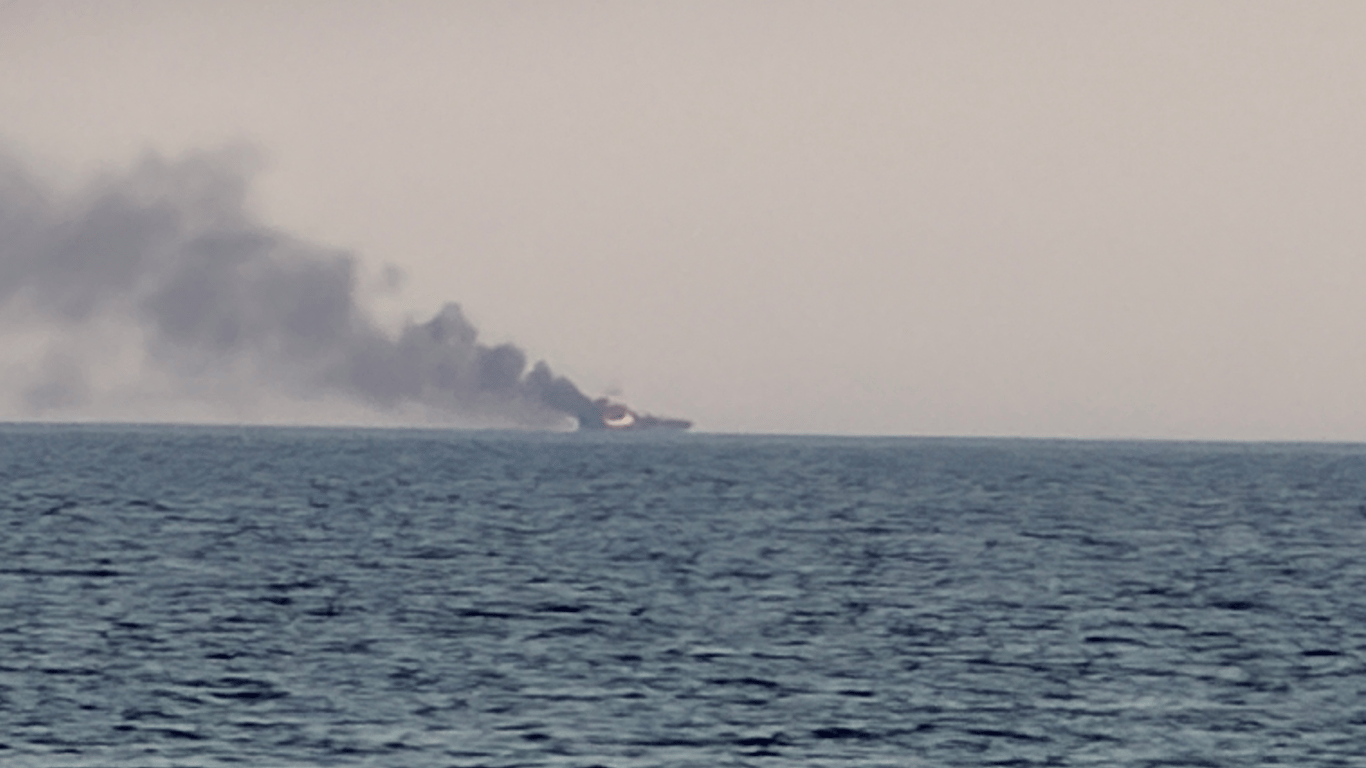 Росія вдарила по цивільному судну у Чорному морі: є загиблий