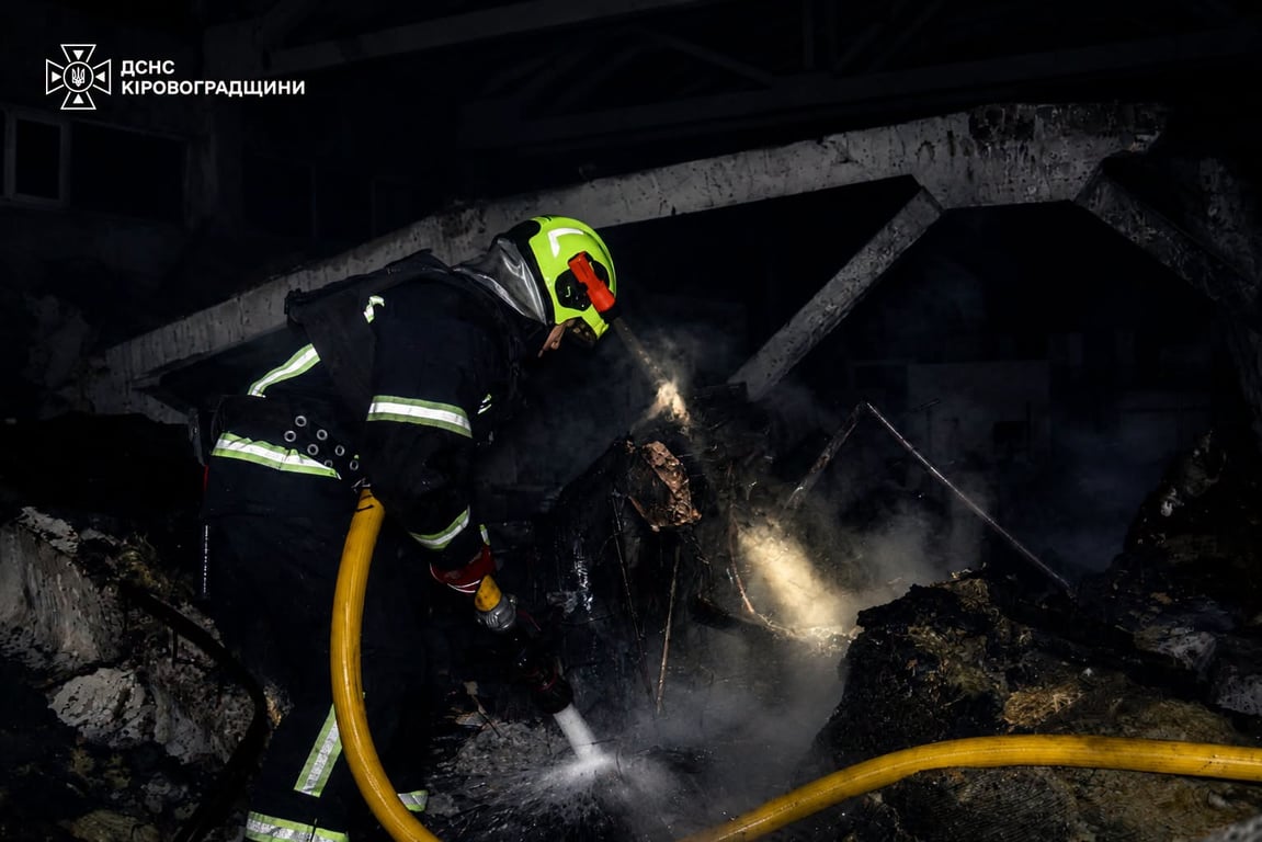 РФ атакували Кропивницький БпЛА: загорівся будинок - фото 3