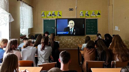 Школярів в окупації навчають за підручниками ідеологів "русского міра" - 285x160