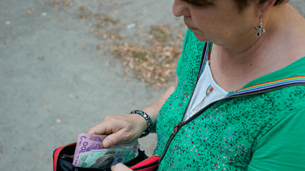 Украинцам могут еще раз повысить пенсию до конца года: кого касается - 285x160