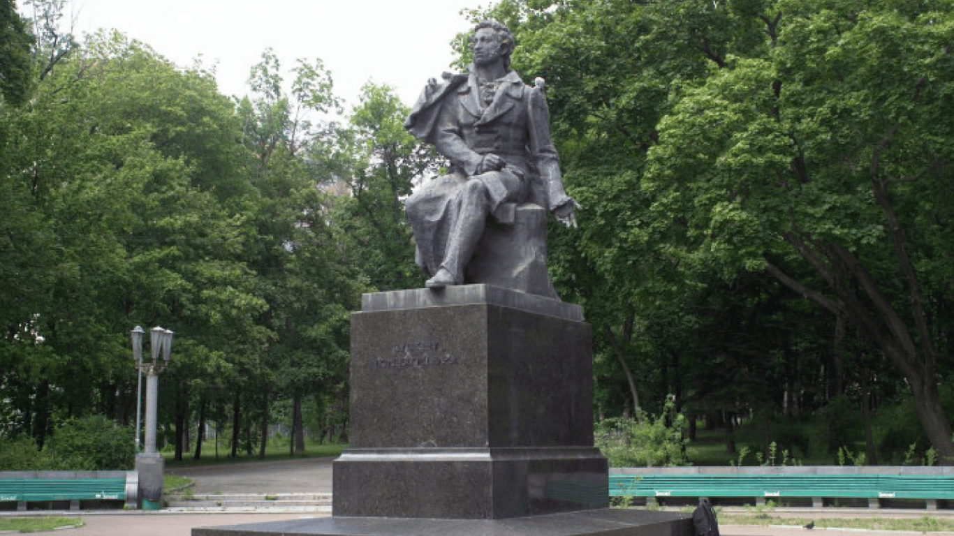 Мінкультури ініціює демонтаж пам'ятників Пушкіну та Щорсу в Україні