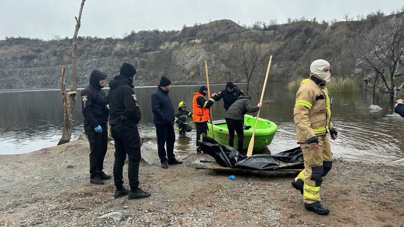 В Кривом Роге в затопленном карьере нашли останки человека