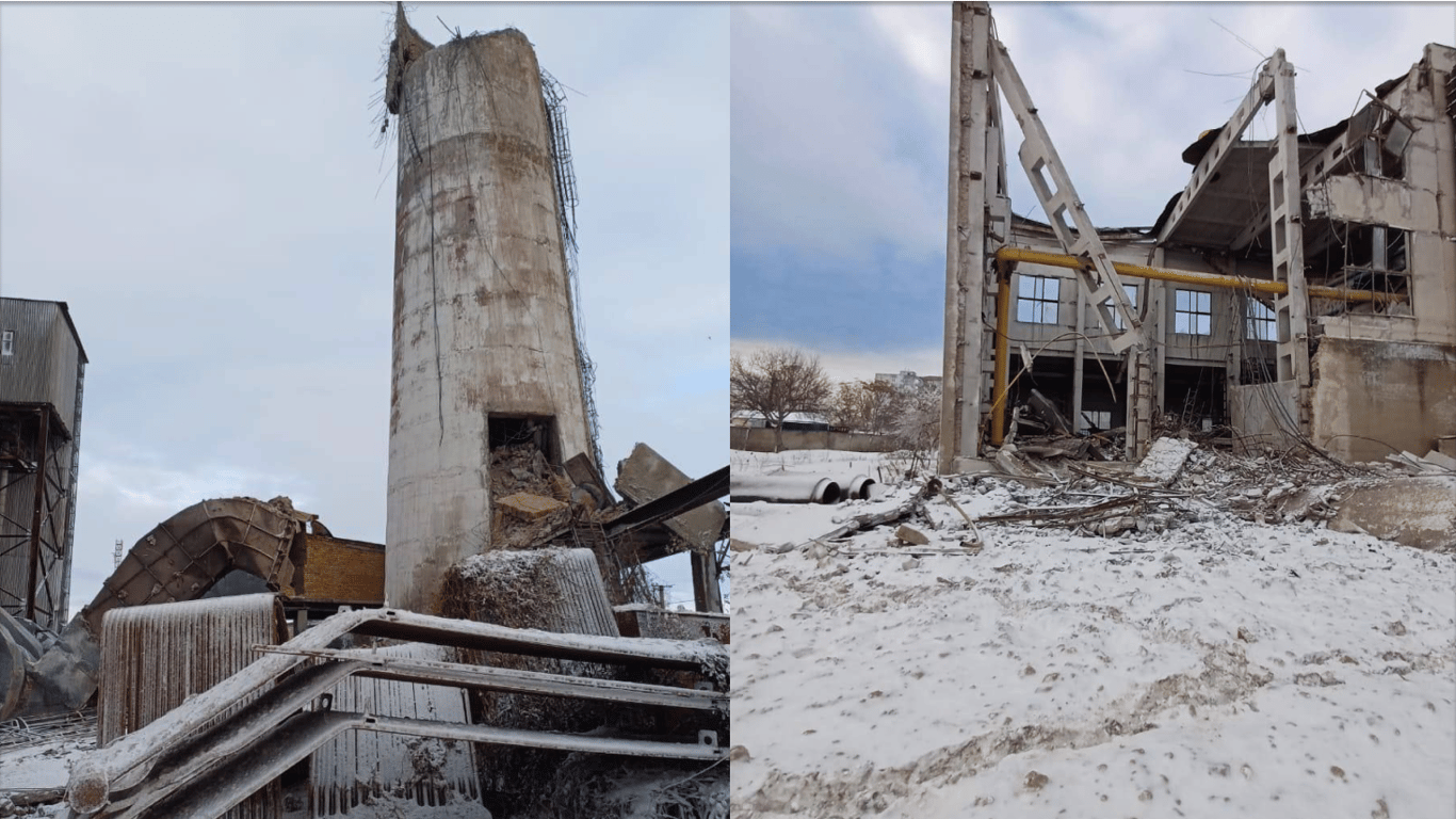 Комунальники усувають завали від зруйнованої труби котельної в Одесі