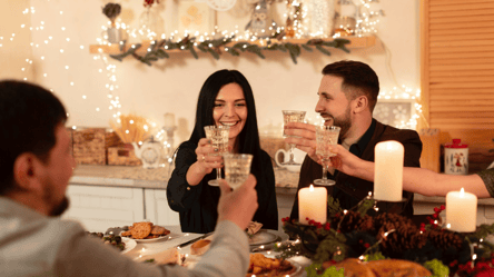 Тосты на Новый год 2026 — что пожелать родным в новогоднюю ночь - 285x160