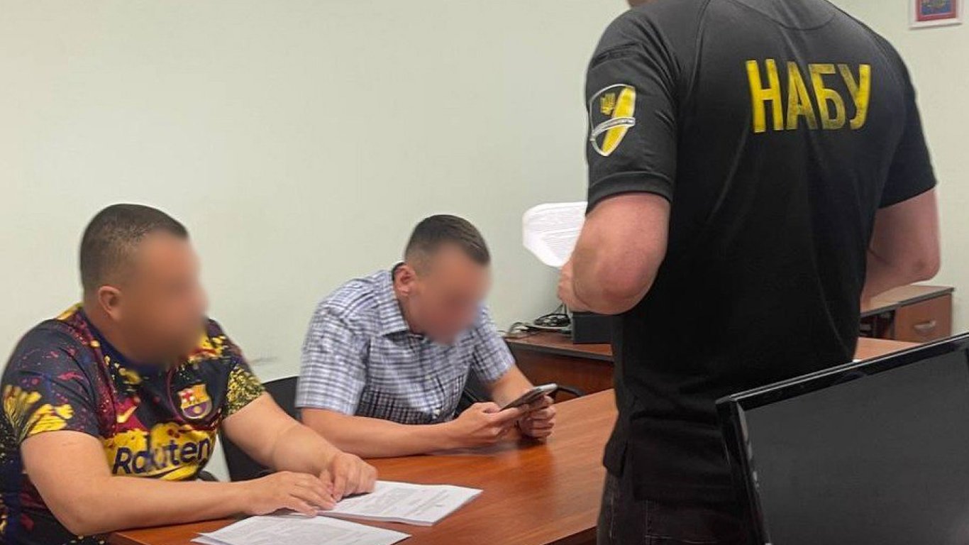 Правоохоронці виявили махінації з паливом на Укрспирті