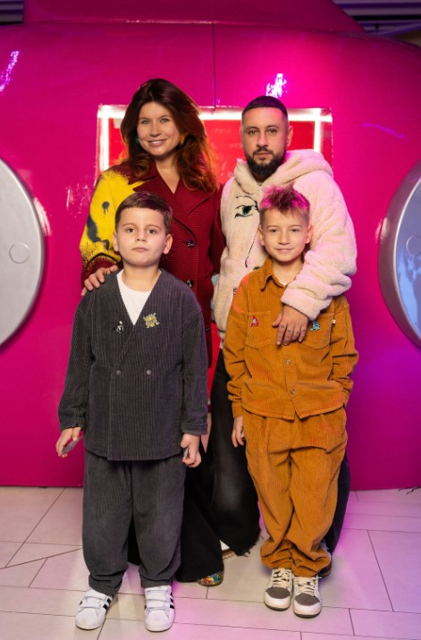 Монатик пишет картины