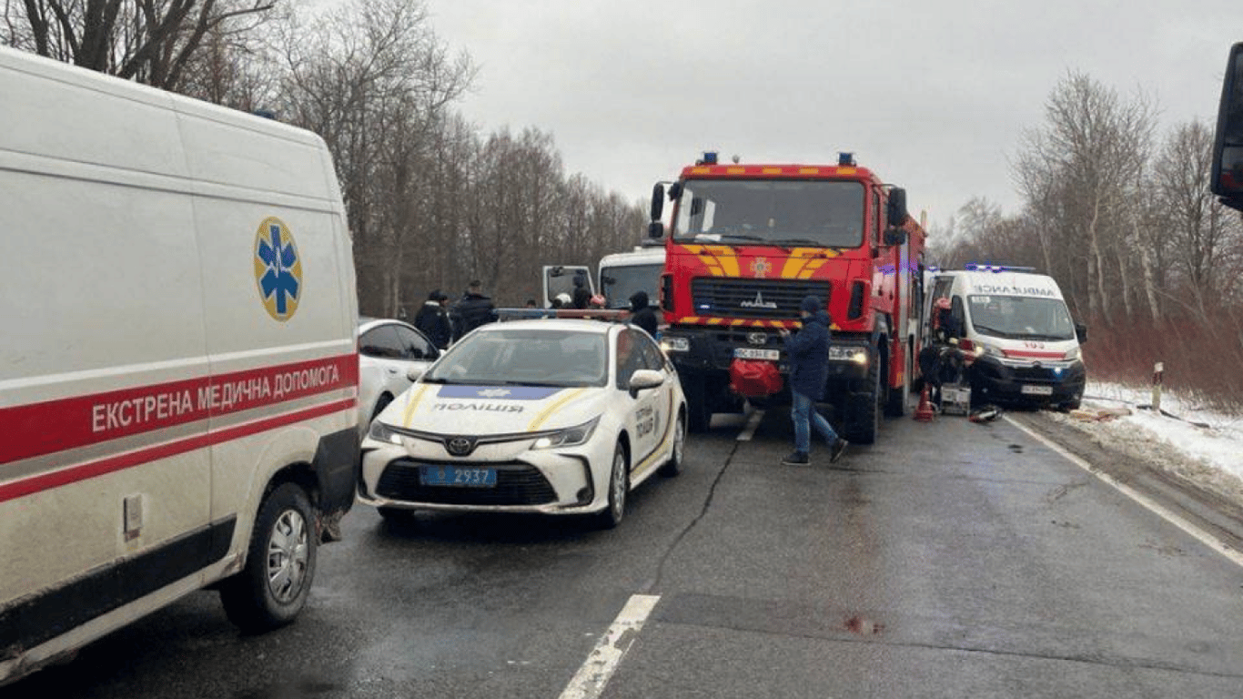 Во Львовской области произошло ДТП — есть пострадавшие