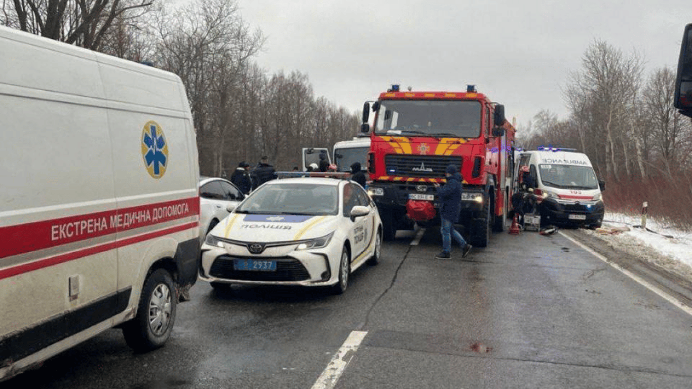 На Львівщині сталася ДТП — є постраждалі