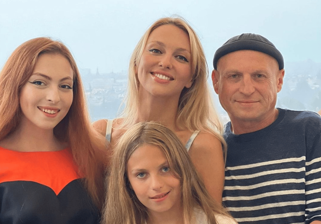 Оля Полякова со своей семьей