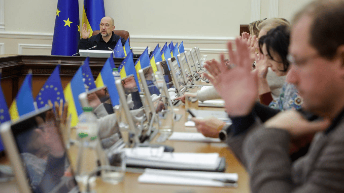 Кабмин ограничил срок лечения украинских военнослужащих за границей