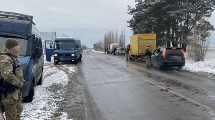 На блокпосту Харківщини затримали водія, який перебував у розшуку - 285x160