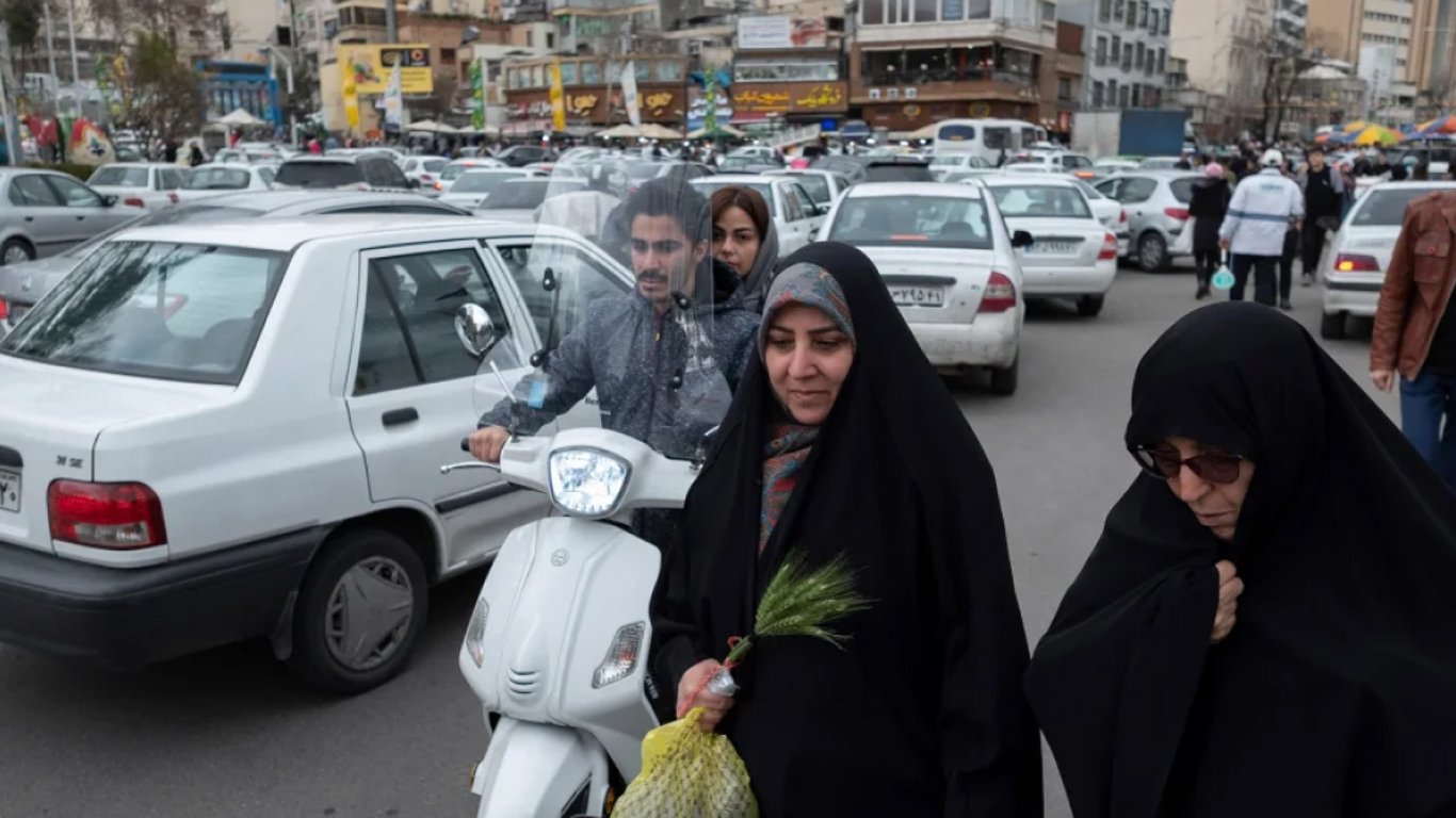 На улицах Ирана установили камеры, чтобы отслеживать женщин, которые не носят хиджаб