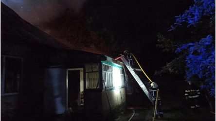 У Київській області сталася пожежа в приватному будинку — є загиблі, серед яких дитина - 285x160