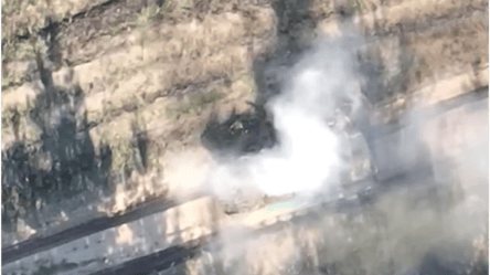 Бойцы терробороны в Луганской области испепелили БМП россиян: видео удара дрона - 285x160