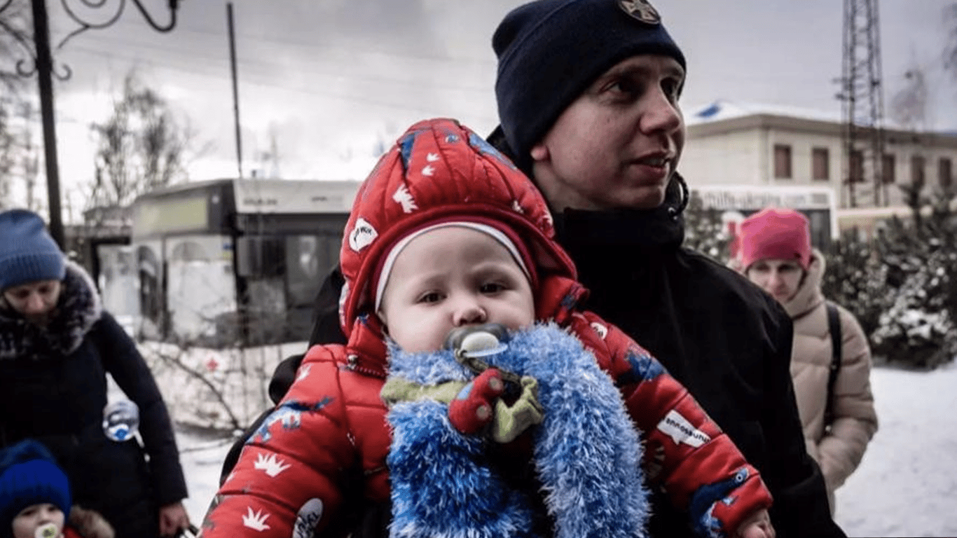 Як влада прифронтових громад планує подолати демографічну кризу