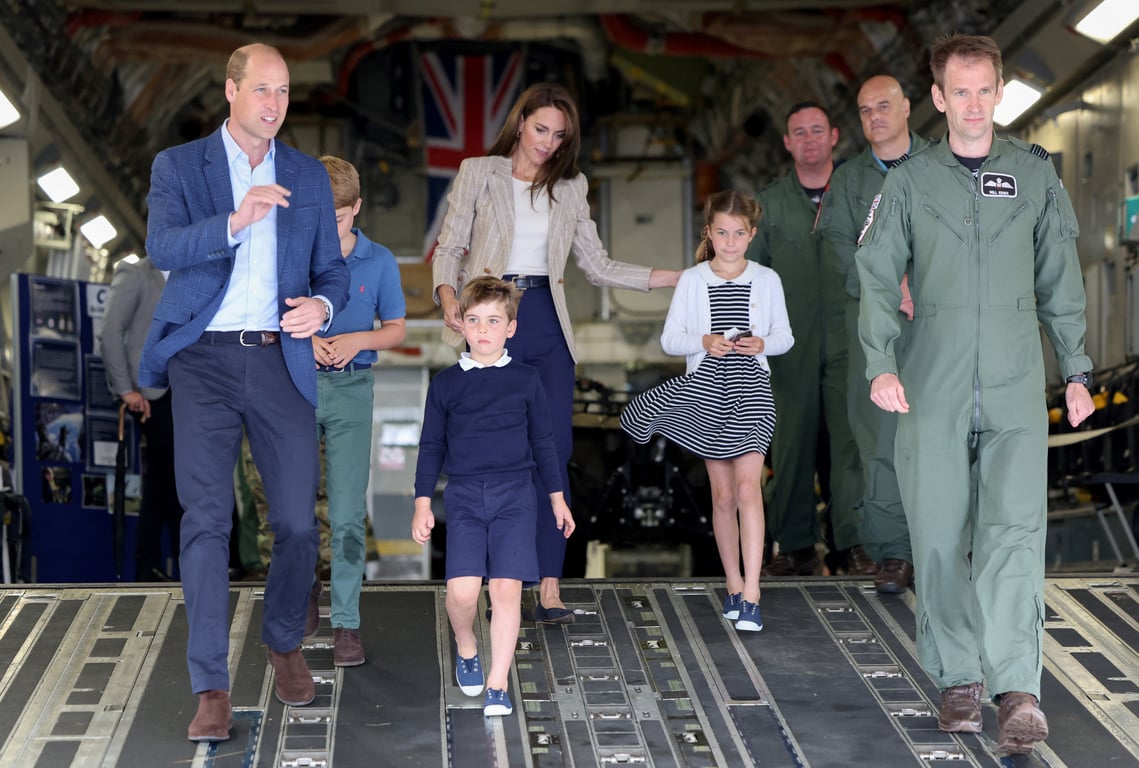 Принцесса Уэльская Кейт Миддлтон с супругом и детьми. Фото: Reuters