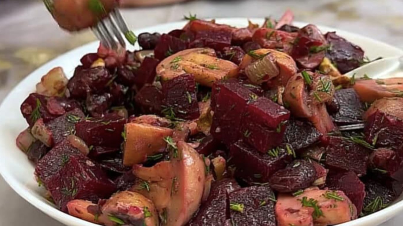 рецепт салату з буряком, квасолею та печерицями