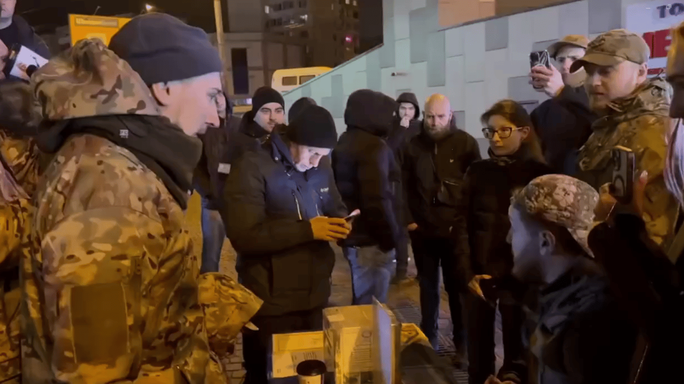 В Киеве волонтеры-мошенники собирают деньги с людей якобы на нужды армии