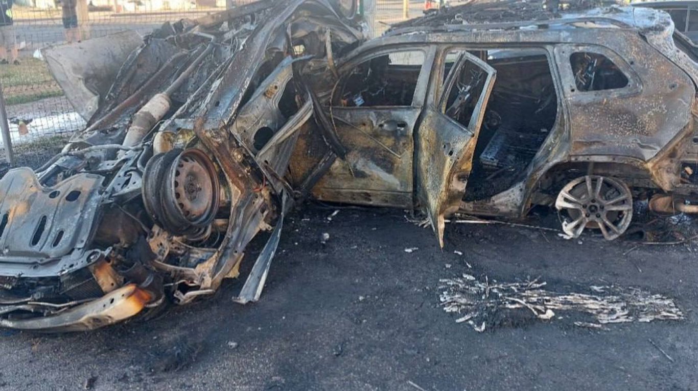 Удар РФ по Сумах — у місті ліквідують наслідки вибуху та шукаю постраждалих - фото 1