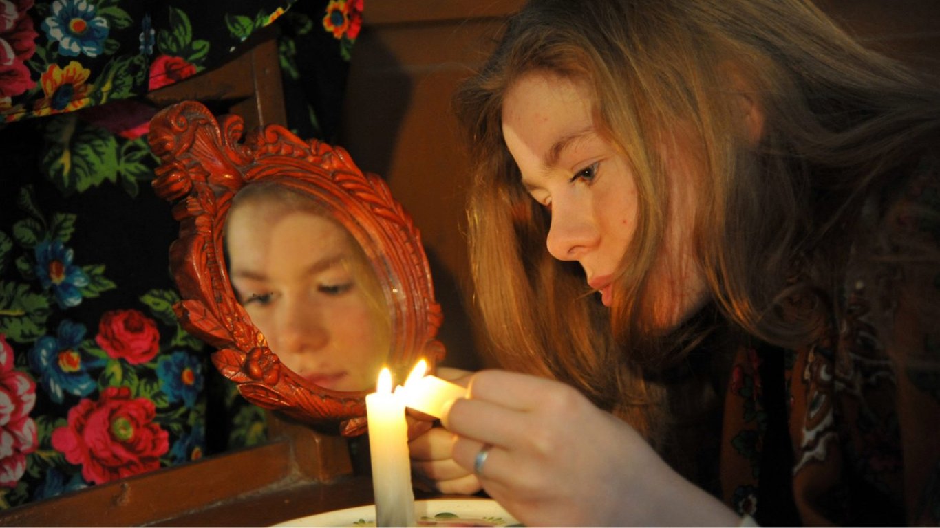 Як ворожити на Миколая: способи на обручці, свічці та гілці