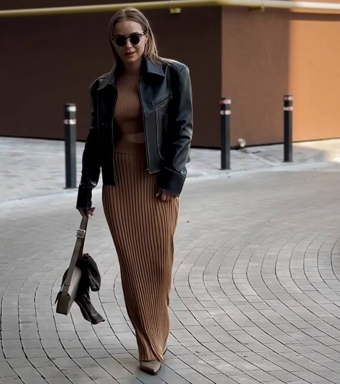 Акцентні плечі в куртках залишаються в тренді