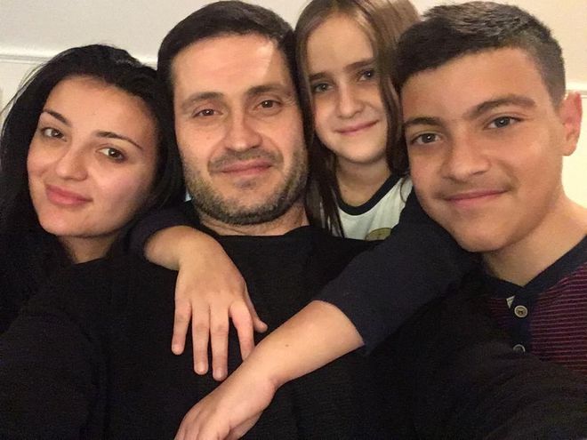 Ахтем Сеитаблаев со своими детьми