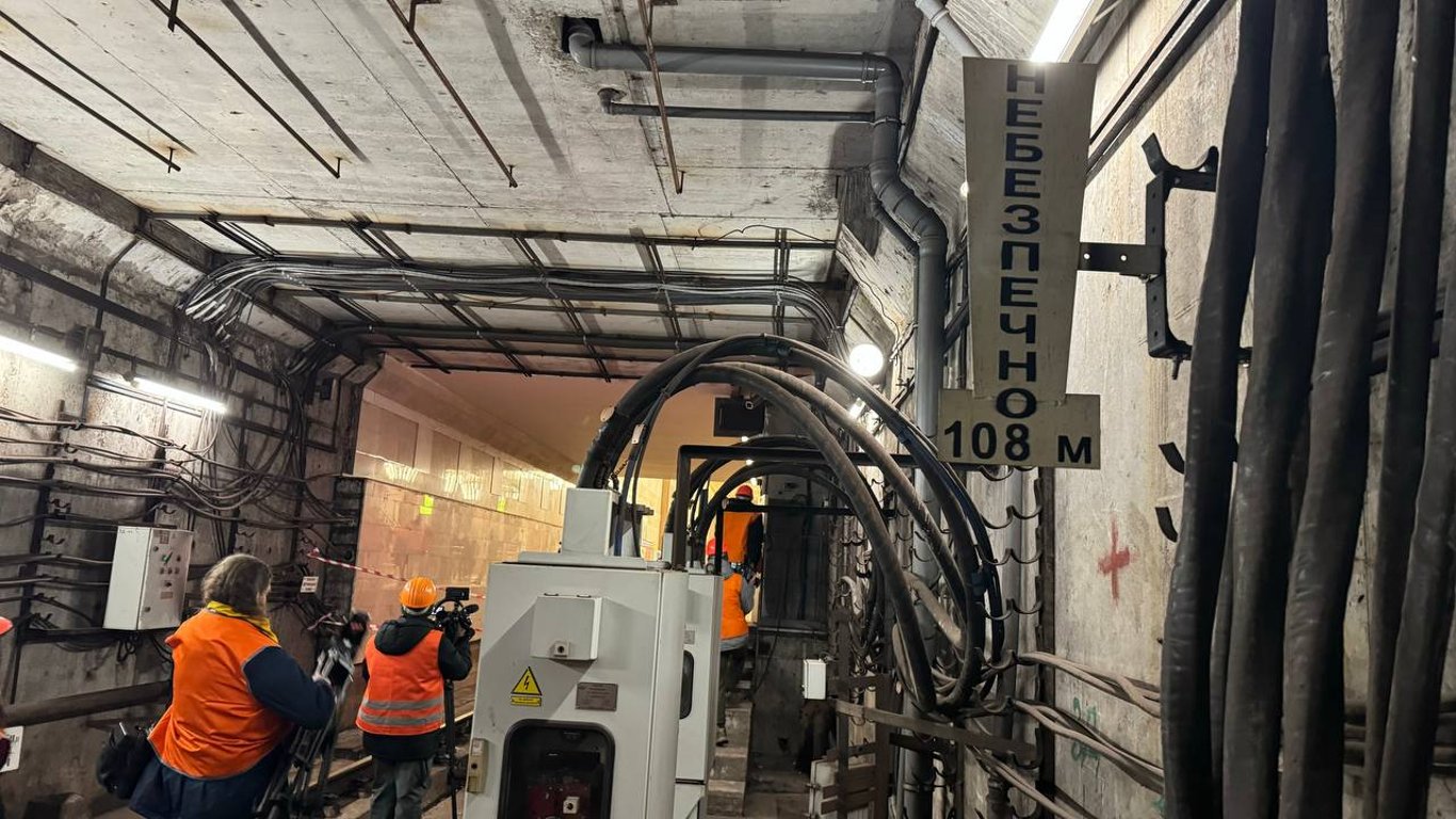 Закриття метро у Києві - як виглядає аварія в тунелі