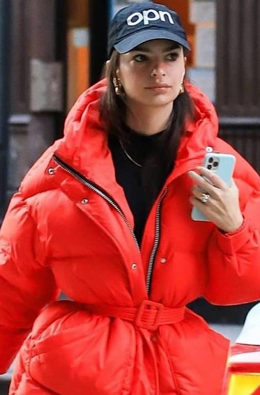 У Емілі Ратаковські є український одяг