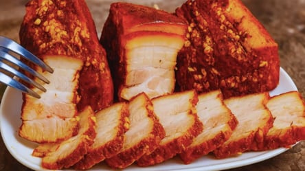 Рецепт грудинки на Великдень 2026: знадобиться вода, сіль та цибуля - 285x160