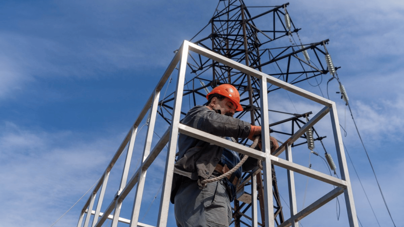 Як відмова від розділу тарифу на розподіл за класами напруги вплине на економіку України — пояснення від НКРЕКП