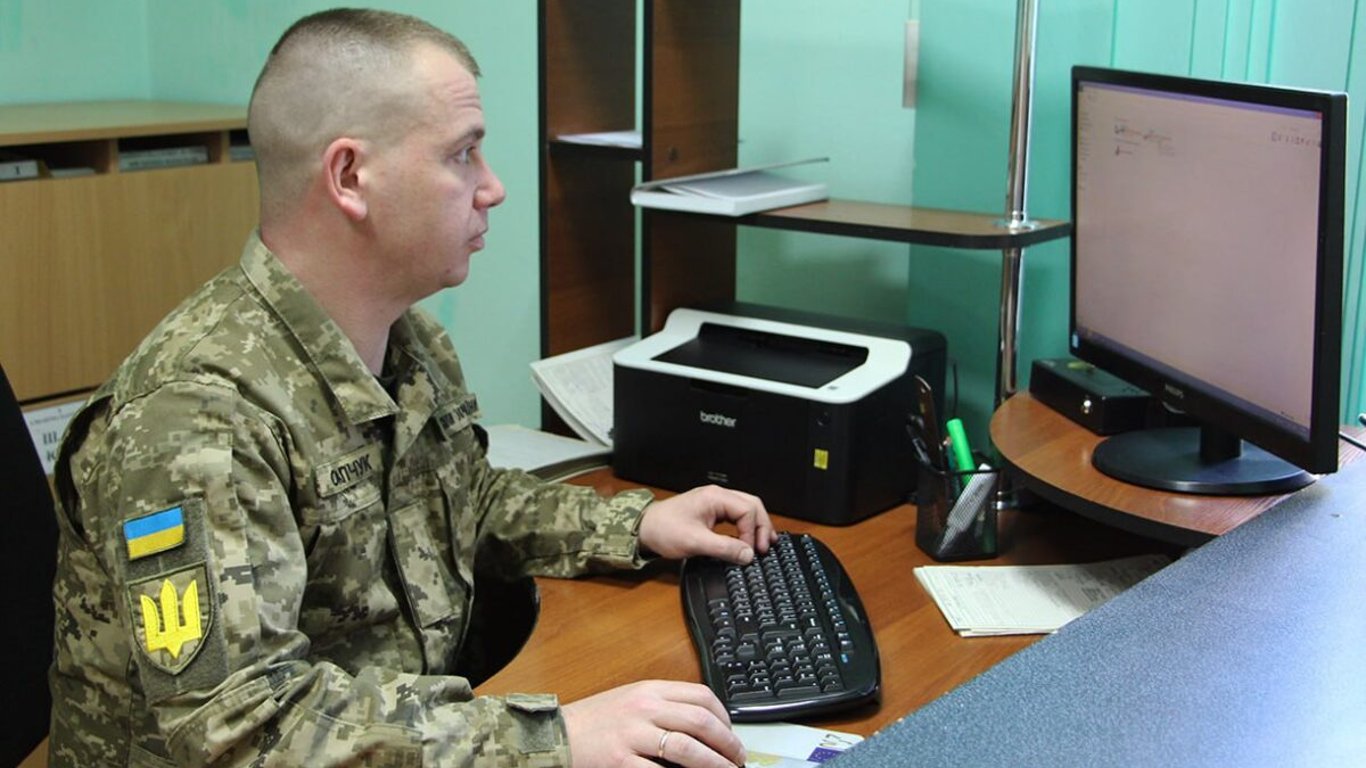 Адвокат рассказал о рисках электронного реестра военнообязанных в Украине