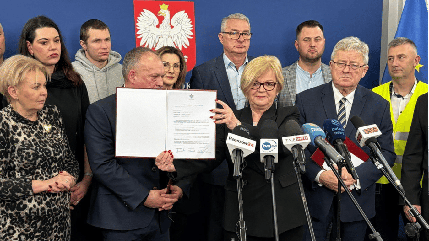 В Польше подписали соглашение с фермерами о прекращении блокады границы с Украиной