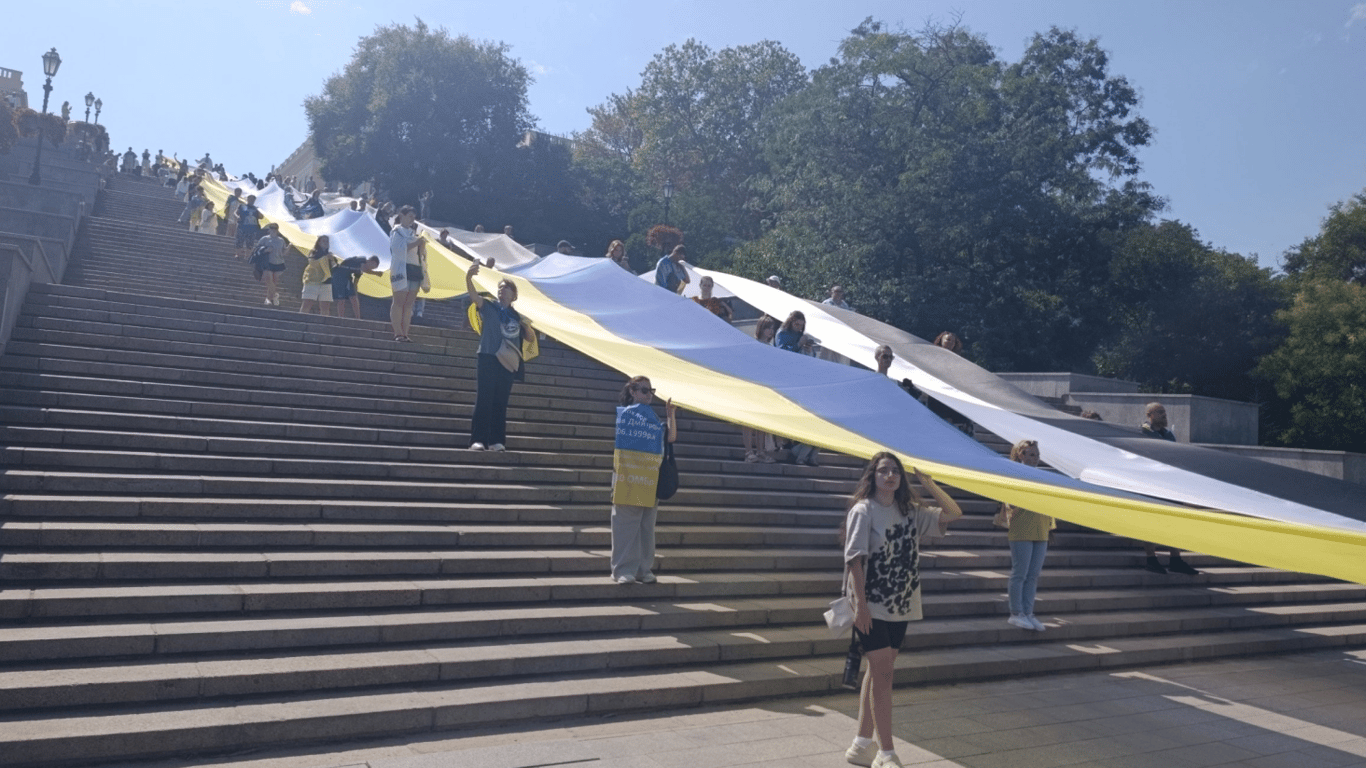 Два прапори, одна надія: в Одесі пройшла велика хода