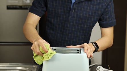 Лайфхаки — как быстро почистить тостер снаружи и внутри - 285x160