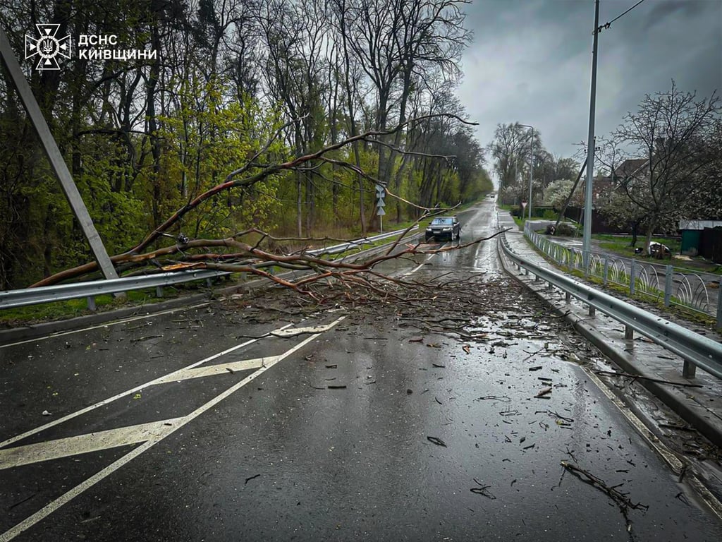 Штормове попередження в Україні 26 квітня
