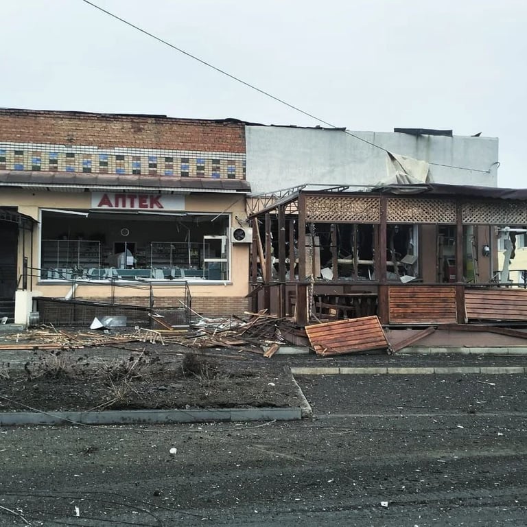 Пошкоджений магазин та аптека