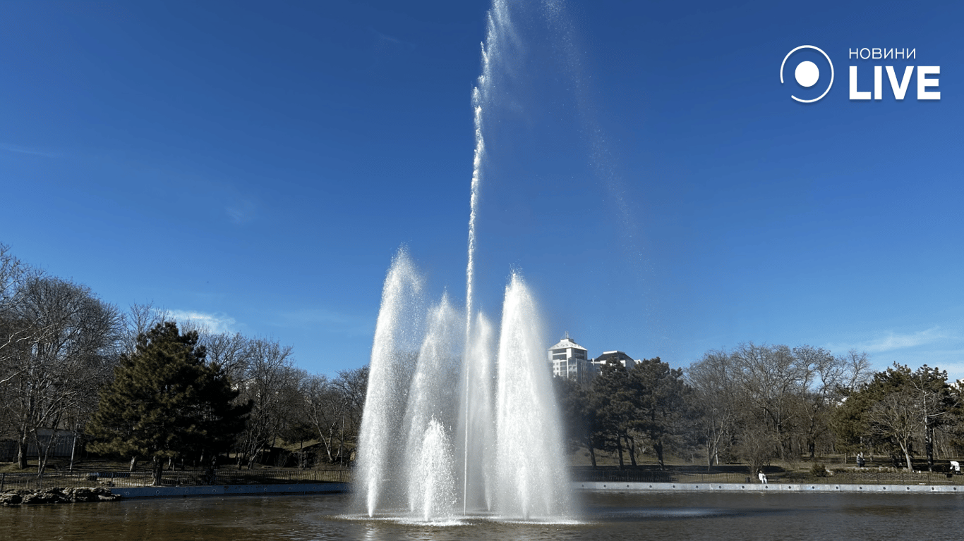 В одеському Парку Перемоги сьогодні забив фонтан — фото - фото 2