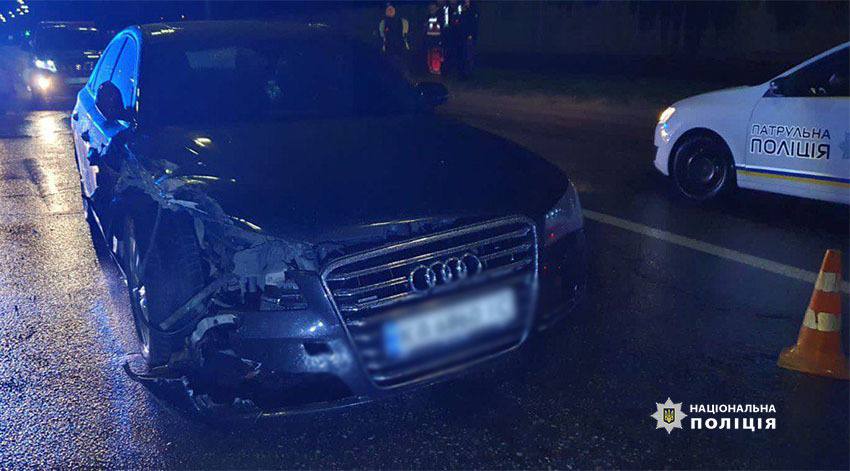 Поврежденный автомобиль "Audi"