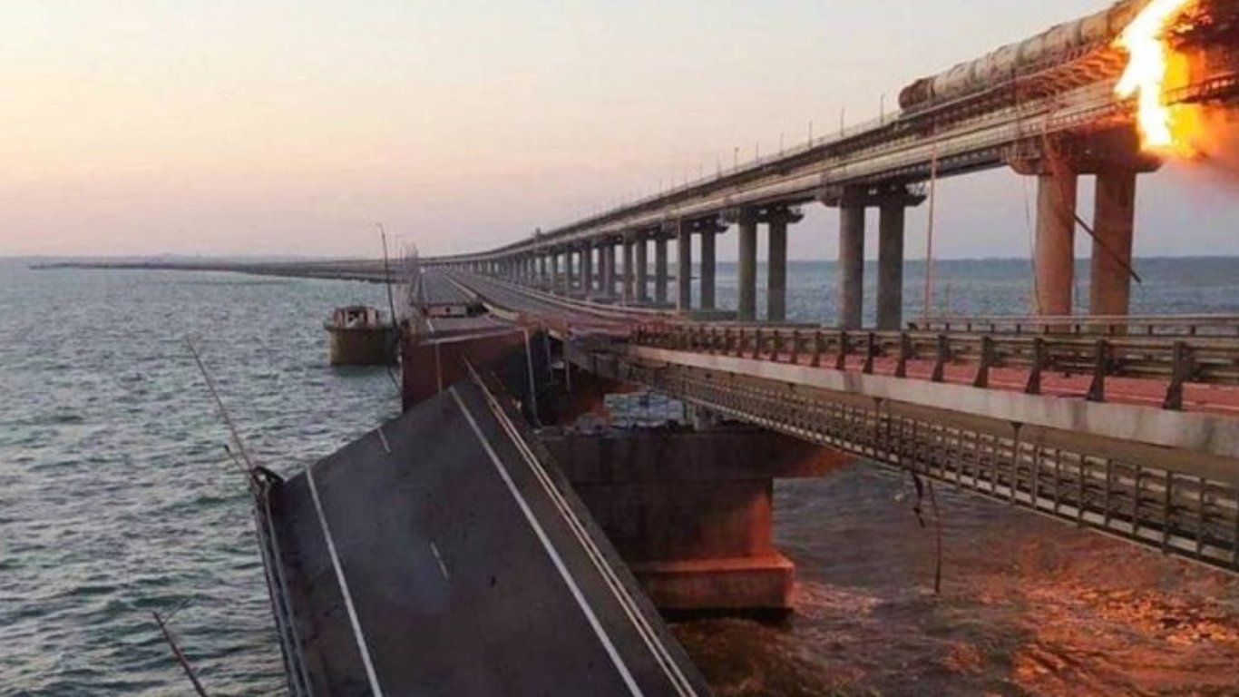 Россияне ищут способ уберечь от ударов Крымский мост