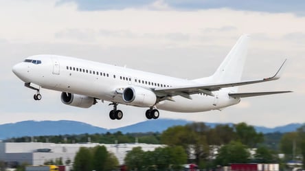 У Чорному морі літак РФ подав сигнал лиха і зник із радарів - 290x160